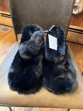 LC Lauren Conrad Black Faux Fur Pom-Pom Women's Slippers